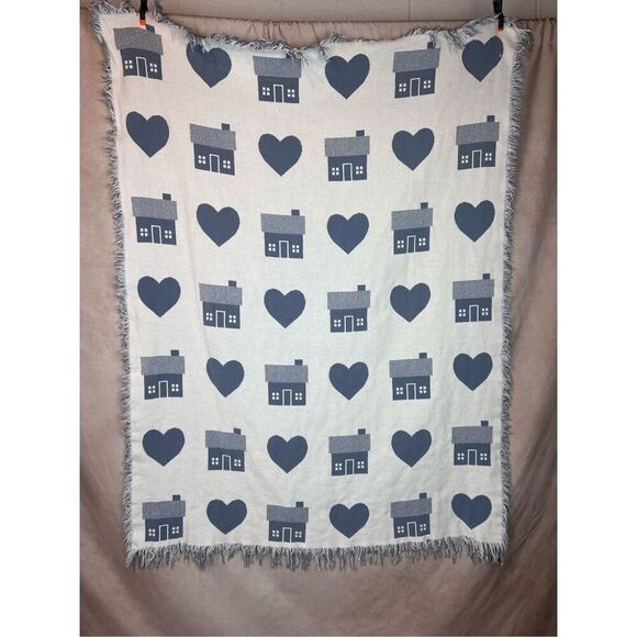 Vintage Heart Tapestry Throw Blanket Blue and White Cottagecore - Picture 1 of 9
